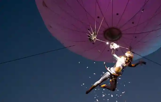 Espectacle aeri Heliosfera en un aniversari d'empresa