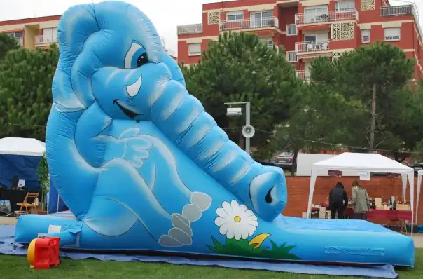Tobogan inflable Elefant en una festa de Nadal d'empresa