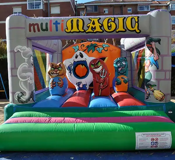 Tobogan inflable en una festa de final de curs escolar