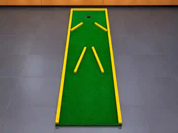 Pista 11 del minigolf per a esdeveniments: L'Embut (200 × 60 cm)