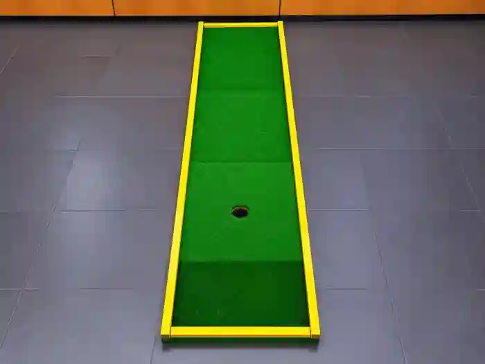 Pista 14 del minigolf per a esdeveniments: La Recta Final (202 × 60 cm)