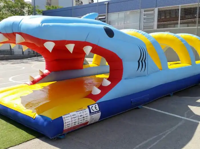 Hinchable Acuático Deslizador Tiburón de alquiler para eventos 2